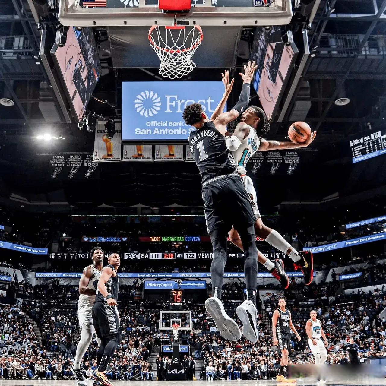 今夜体能课后,瓦伦西亚复出首秀备战NBA总决赛,气氛紧张,阵容厚度经受考验的简单介绍 今夜体能课后,瓦伦西亚复出首秀备战NBA总决赛,气氛紧张,阵容厚度经受考验的简单介绍